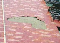 貼好的瓷磚為什么會脫落？脫落又要怎么處理？瓷磚膠解決所有問題！